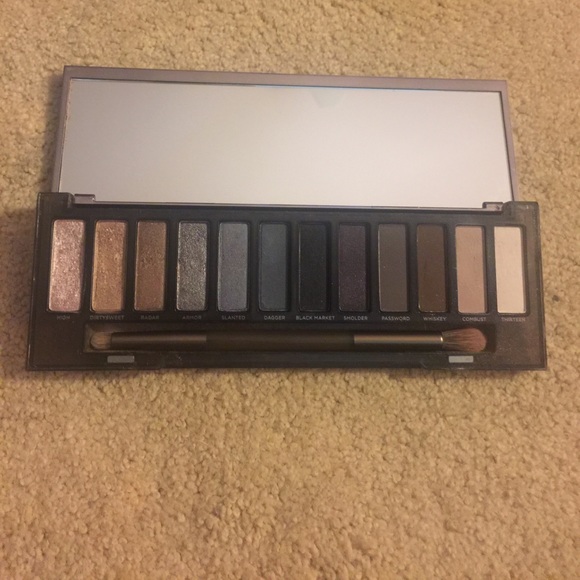 Urban Decay Naked Smoky Palette - Picture 2 of 4